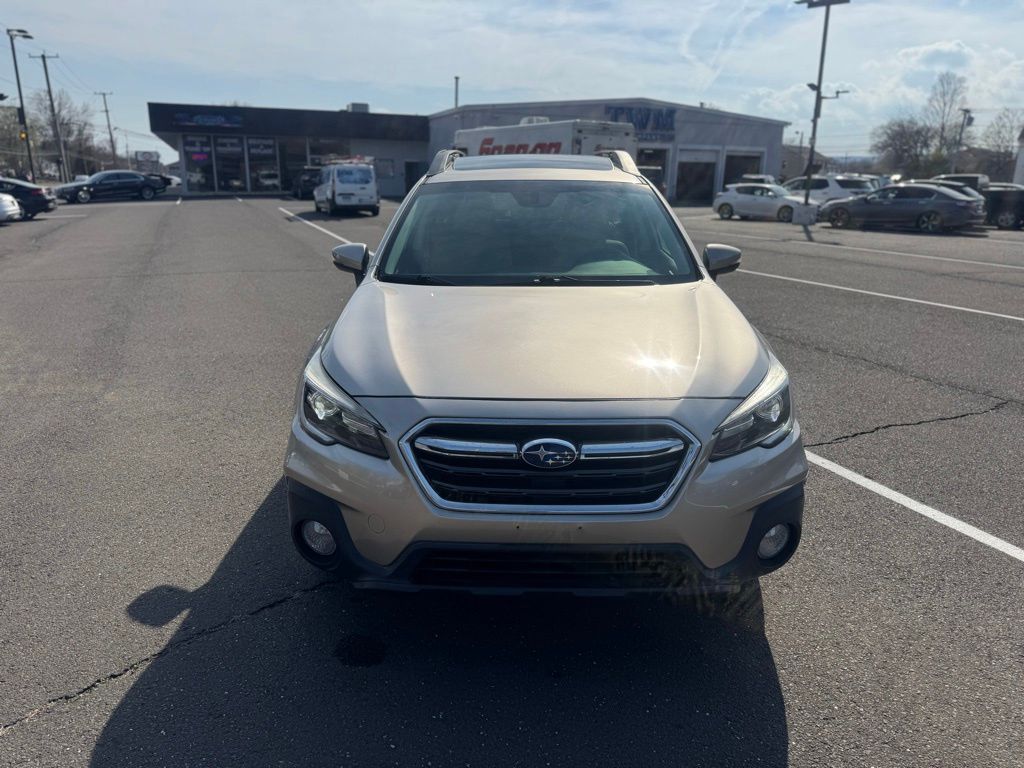 2018 Subaru Outback view 2