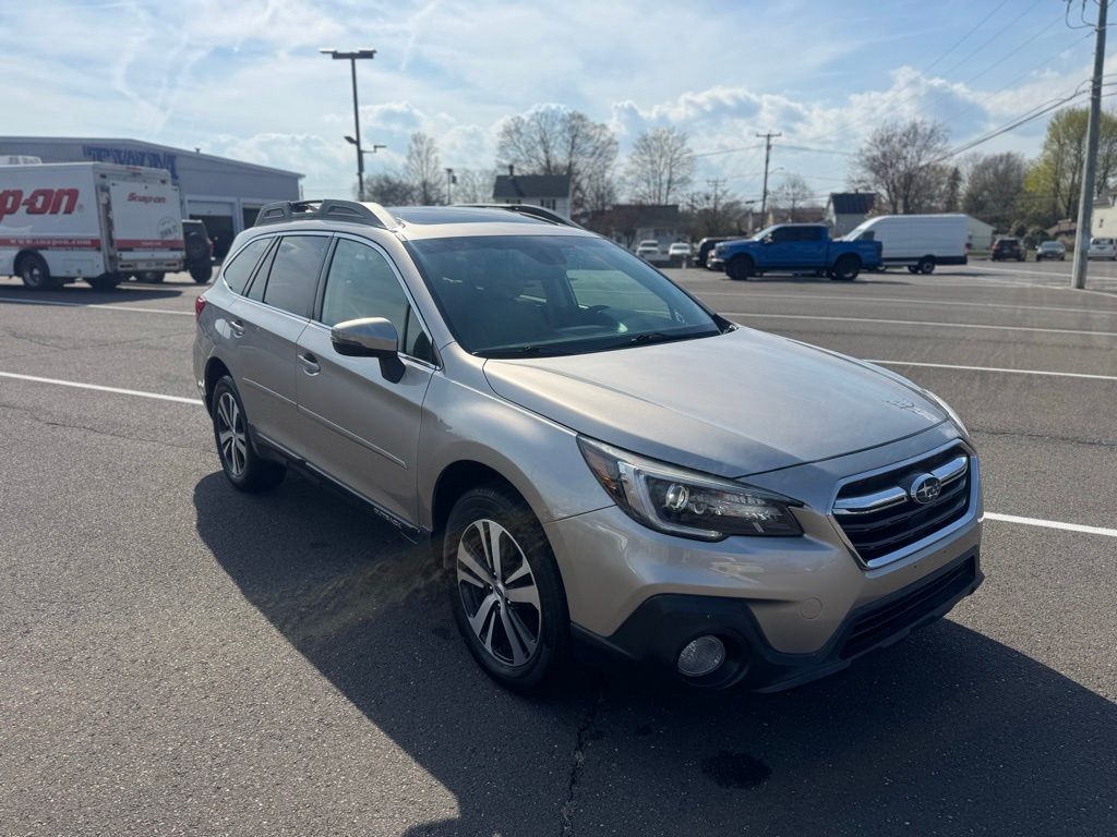 2018 Subaru Outback view 3