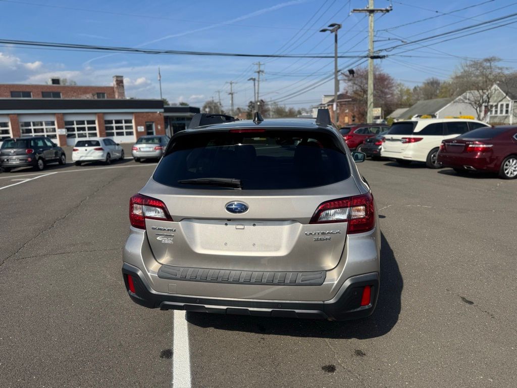 2018 Subaru Outback view 5