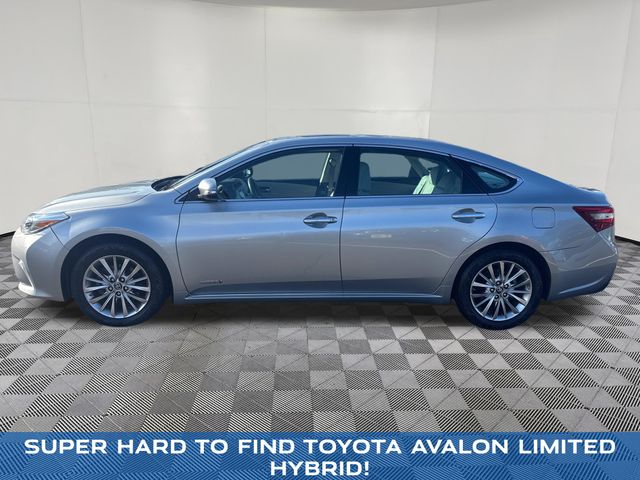 2016 Toyota Avalon Hybrid view 3
