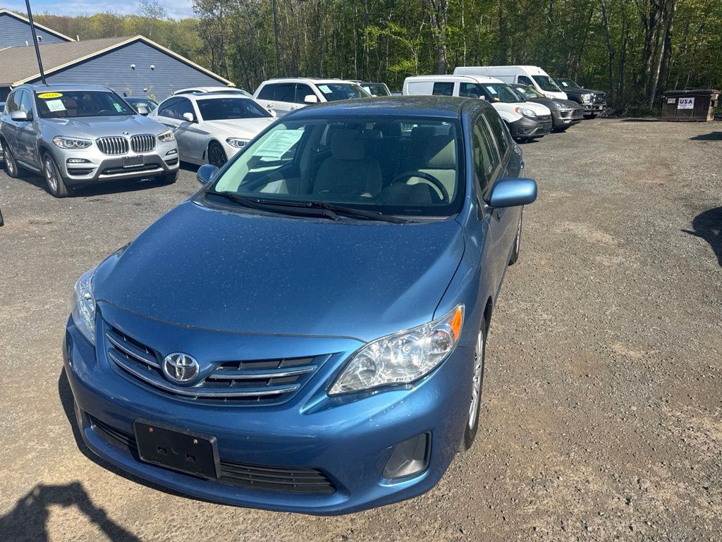 2013 Toyota Corolla view 3