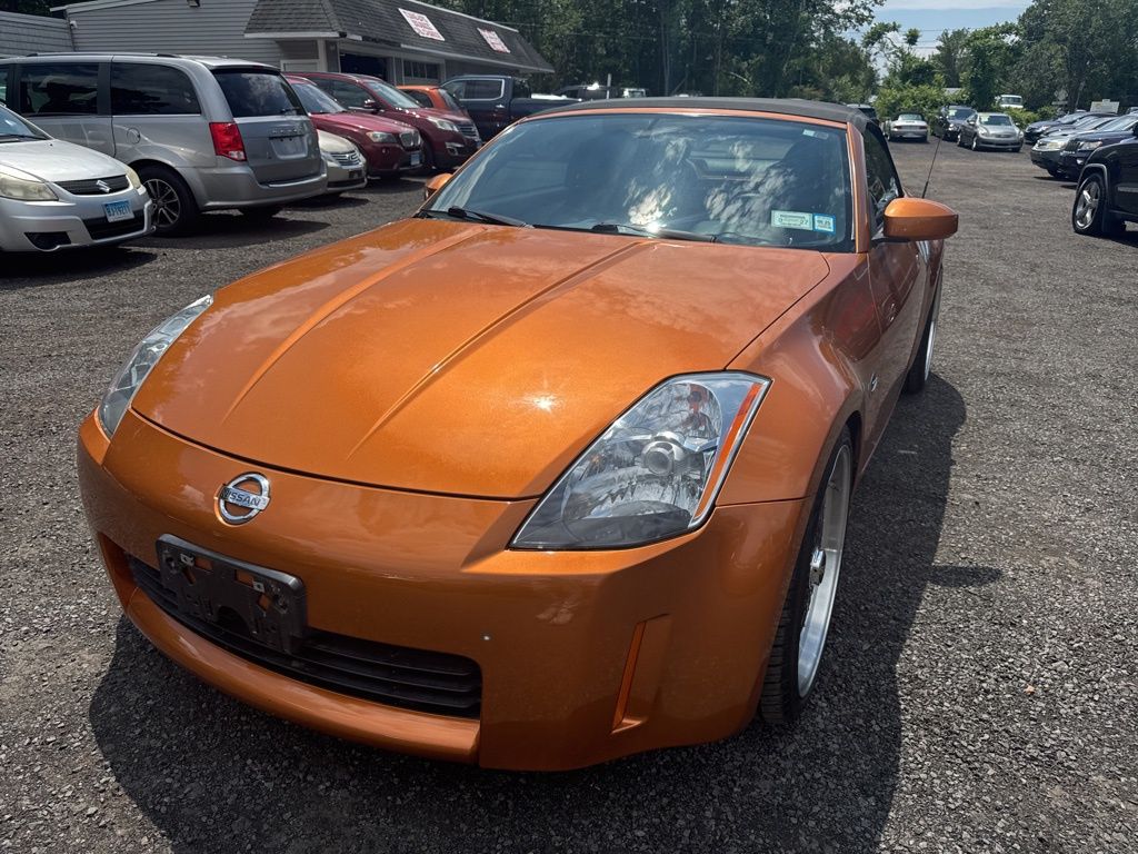 2005 Nissan 350Z view 2