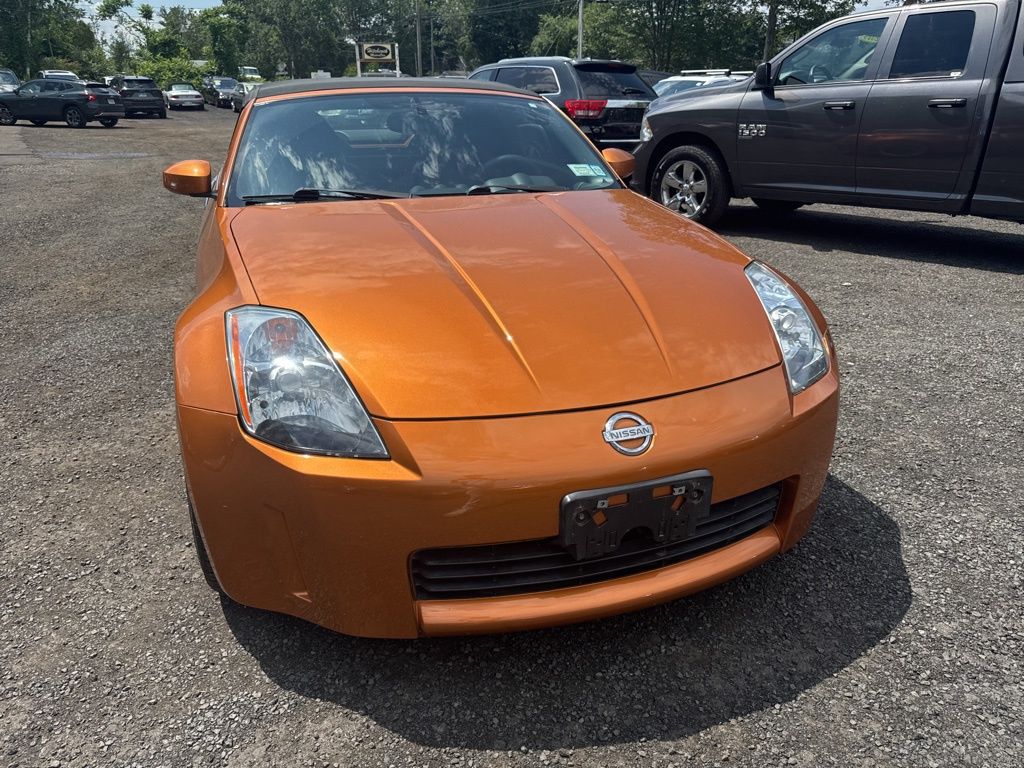 2005 Nissan 350Z view 4