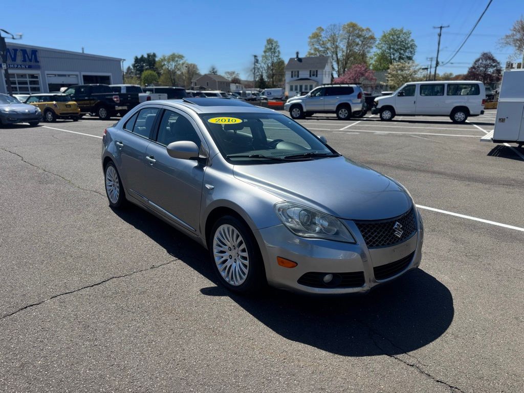 2010 Suzuki Kizashi view 3