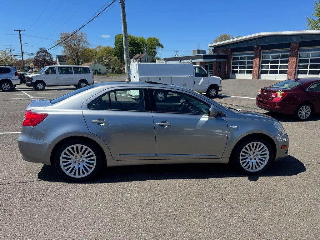 2010 Suzuki Kizashi view 4