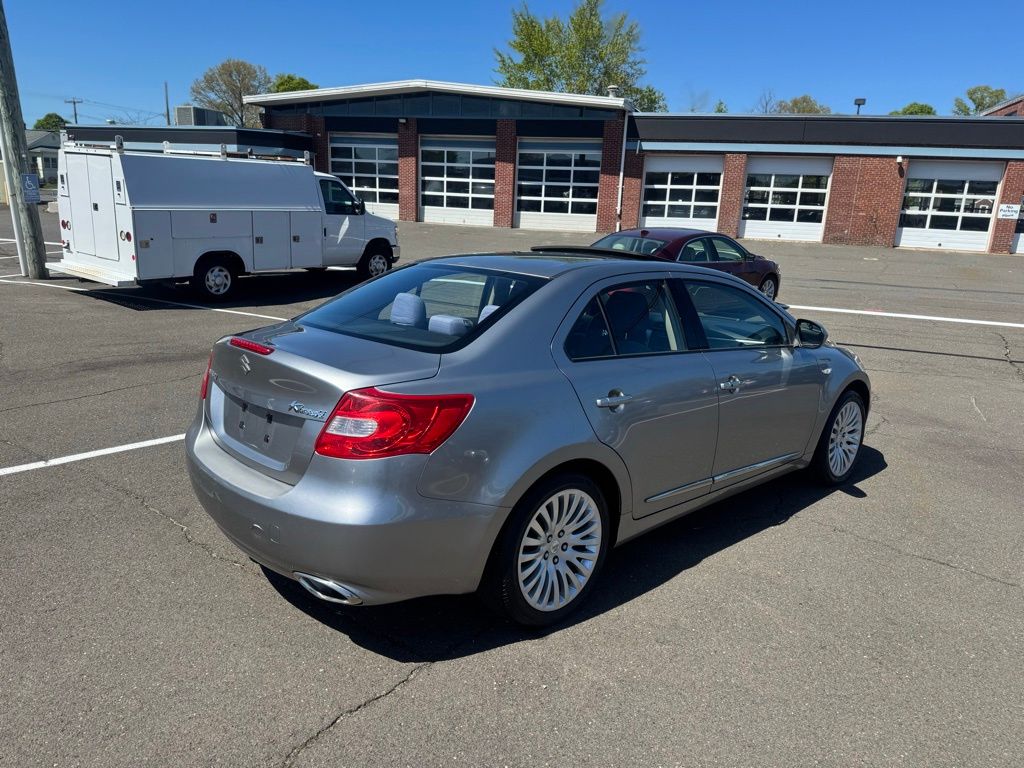 2010 Suzuki Kizashi view 5