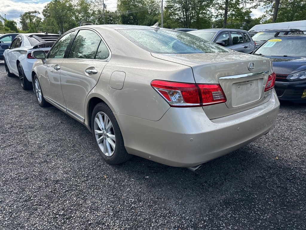 2011 Lexus ES view 2
