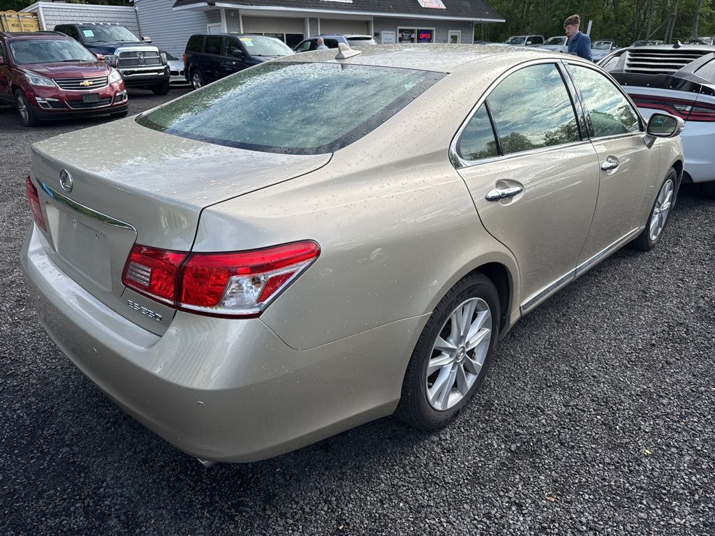 2011 Lexus ES view 3