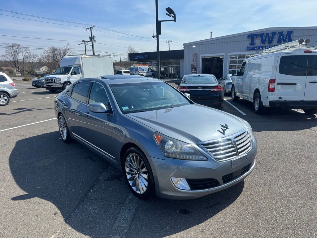 2014 Hyundai Equus view 3