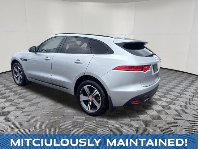 2018 Jaguar F-PACE view 3