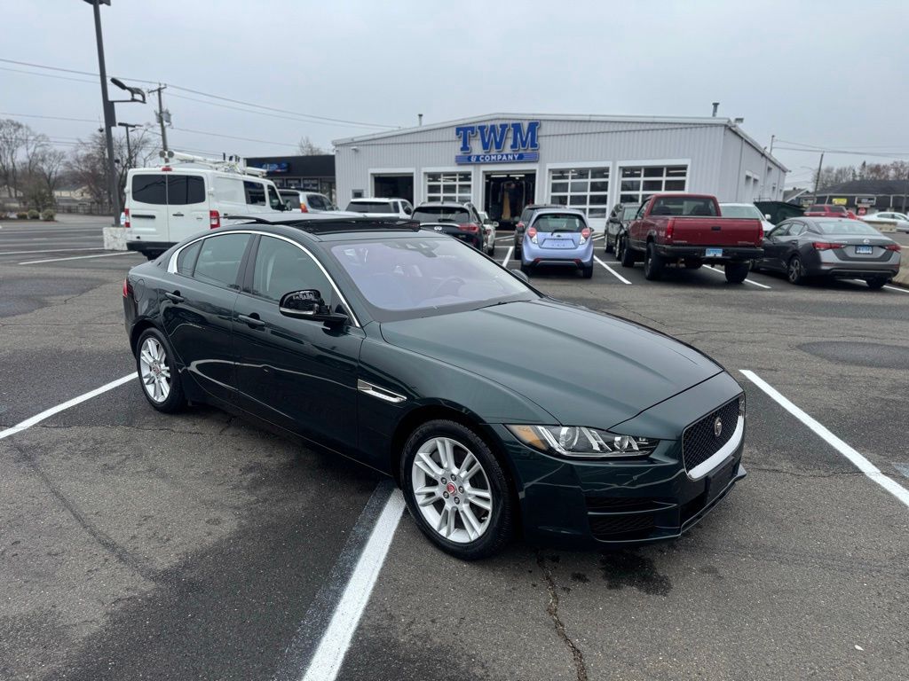 2017 Jaguar XE view 3