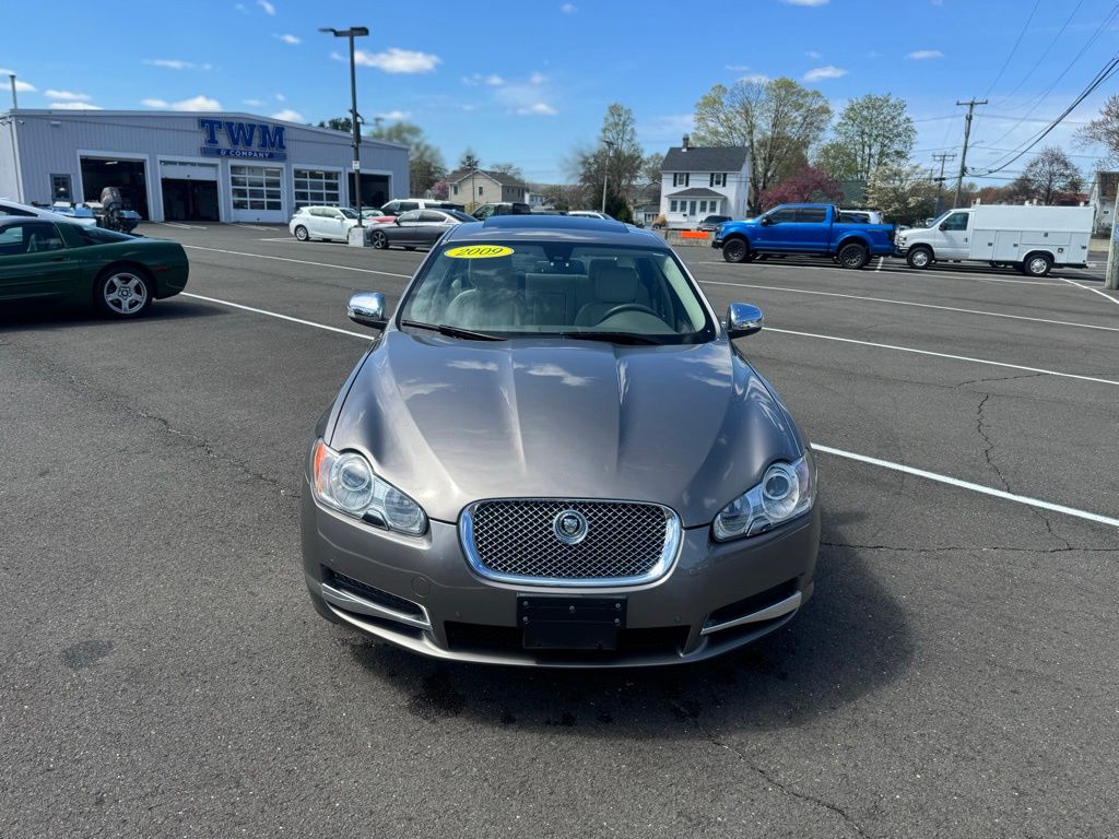 2009 Jaguar XF view 2