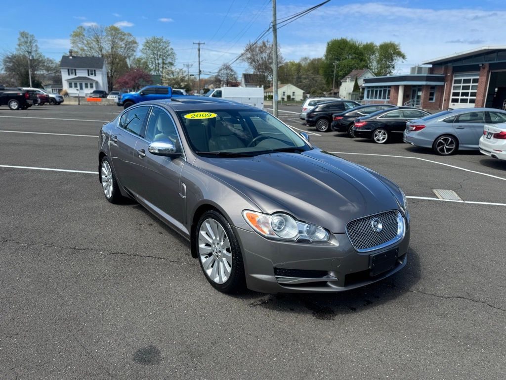 2009 Jaguar XF view 3