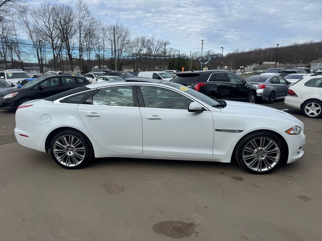 2013 Jaguar XJ view 4