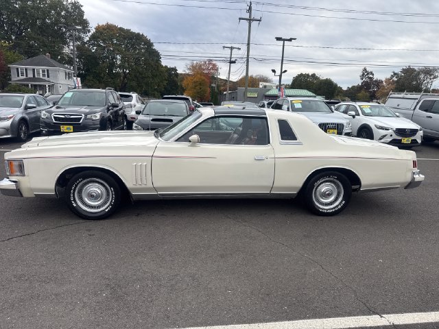 1979 Chrysler 300 view 2