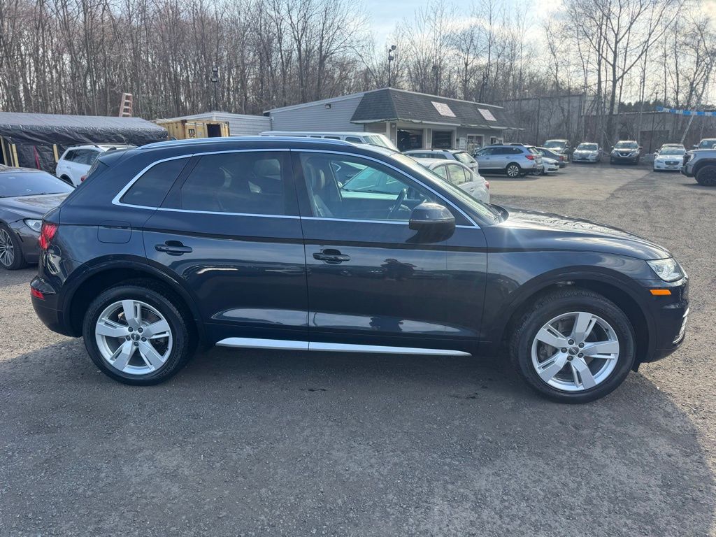 2018 Audi Q5 view 4