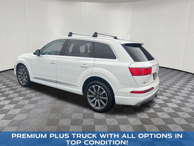 2017 Audi Q7 view 3