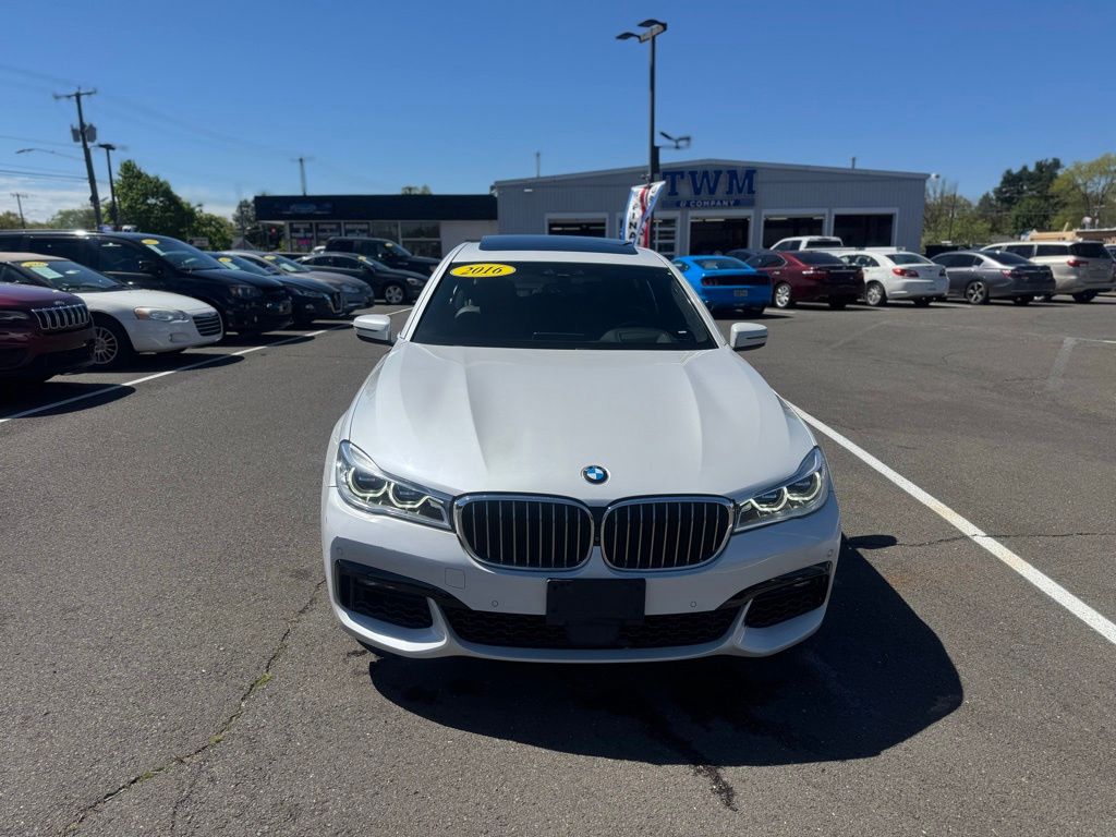 2016 BMW 7 Series view 2