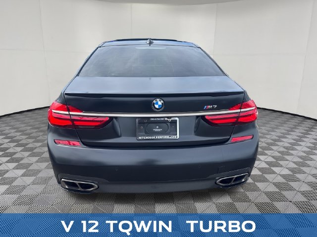 2018 BMW 7 Series view 5