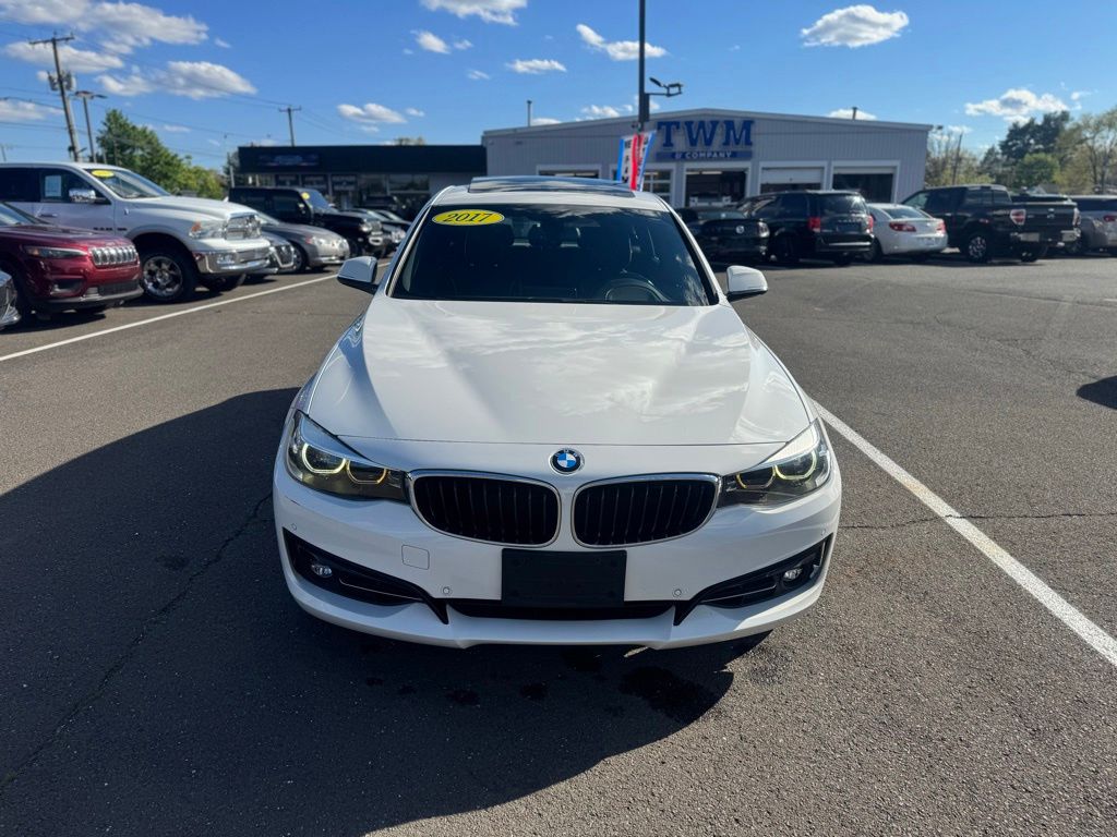 2017 BMW 3 Series view 2