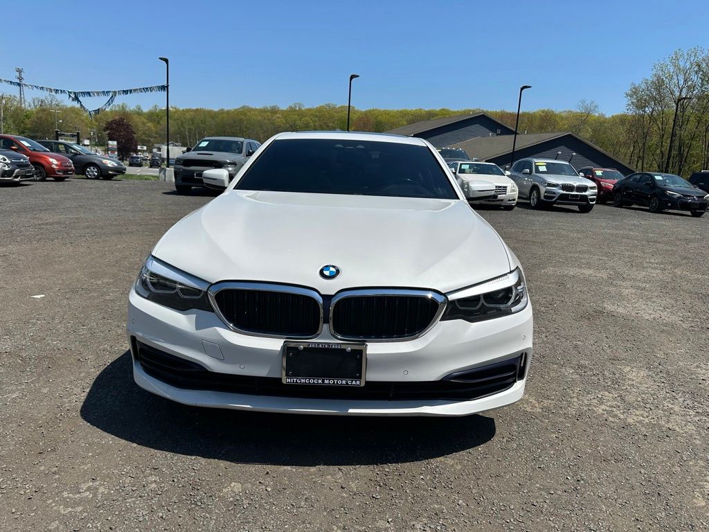 2019 BMW 5 Series view 2