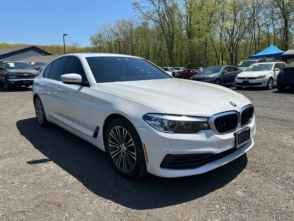 2019 BMW 5 Series view 3