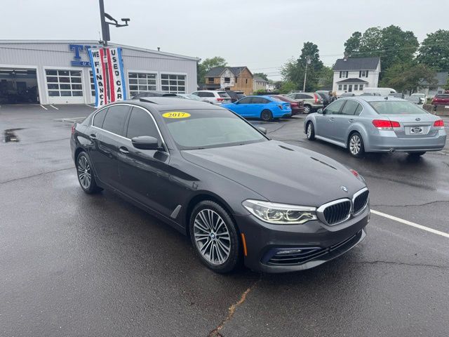 2017 BMW 5 Series view 3