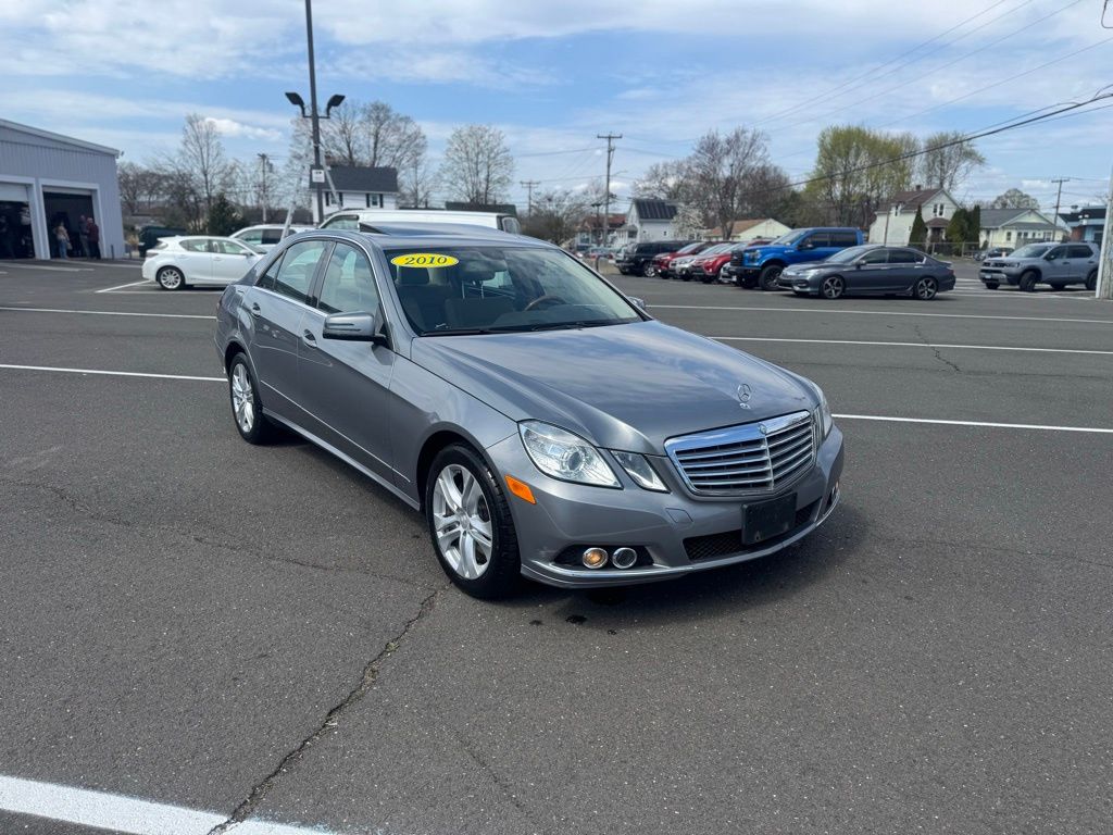 2010 Mercedes-Benz E-Class view 3