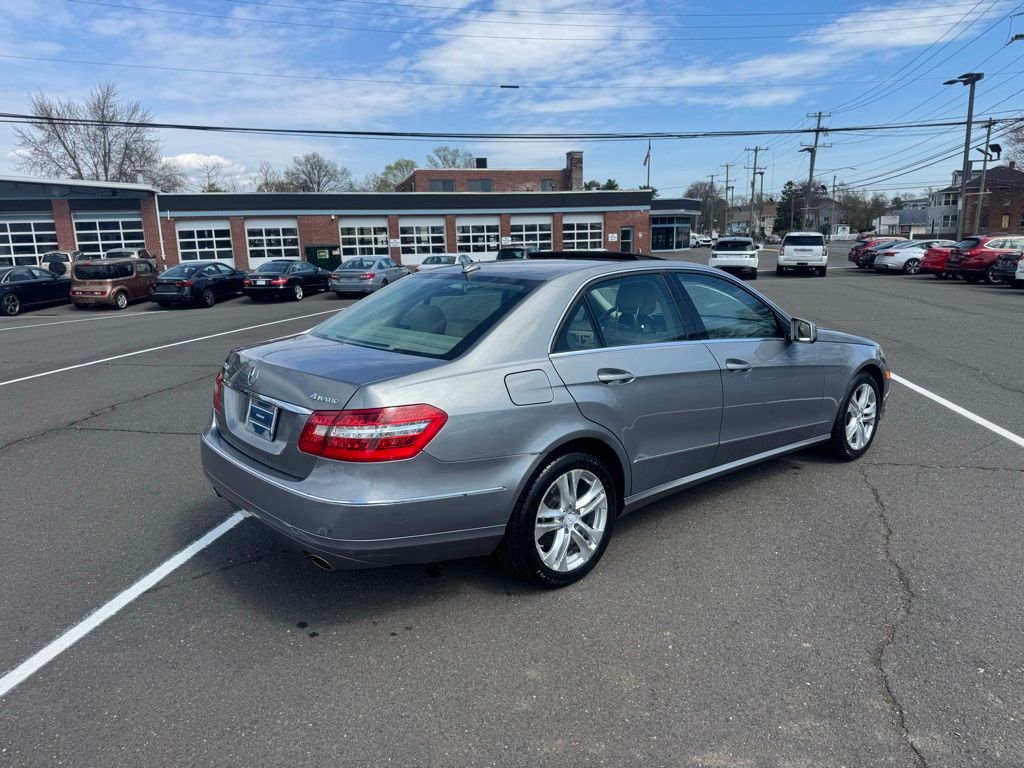 2010 Mercedes-Benz E-Class view 5