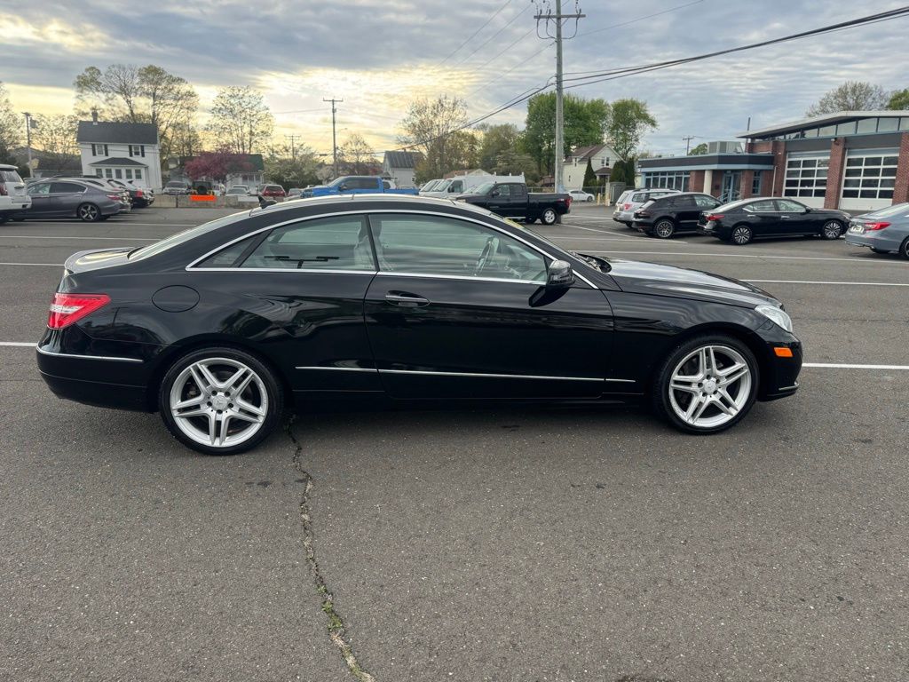 2013 Mercedes-Benz E-Class view 4
