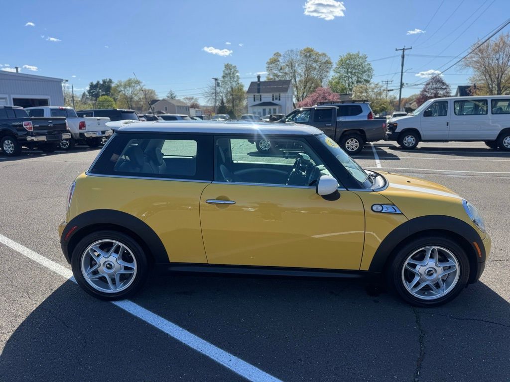 2009 MINI Cooper S view 4