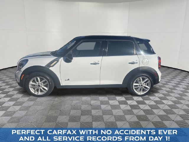 2014 MINI Cooper S Countryman view 3