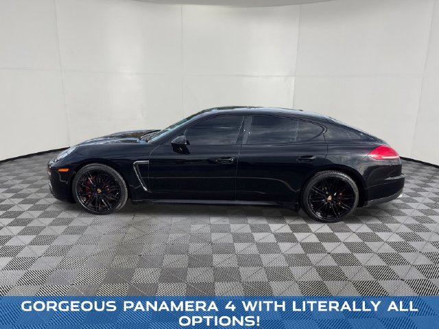 2015 Porsche Panamera view 3