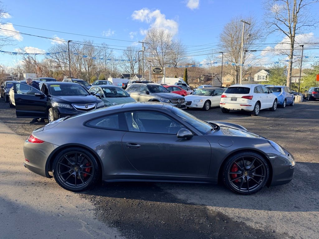 2015 Porsche 911 view 4