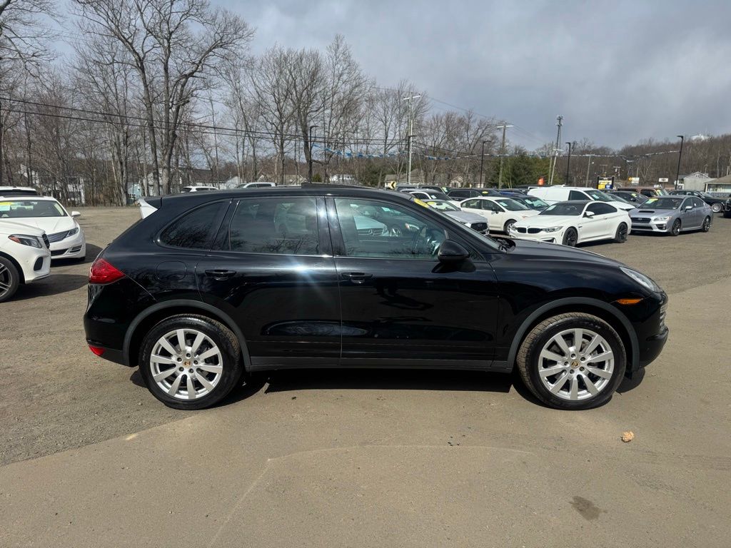 2014 Porsche Cayenne view 4