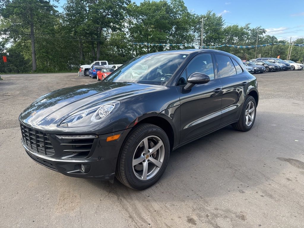 2017 Porsche Macan -'s photo