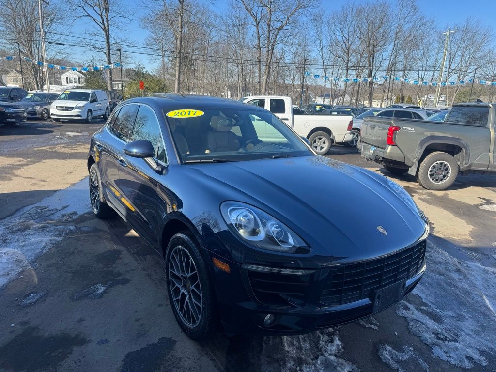 2017 Porsche Macan view 2