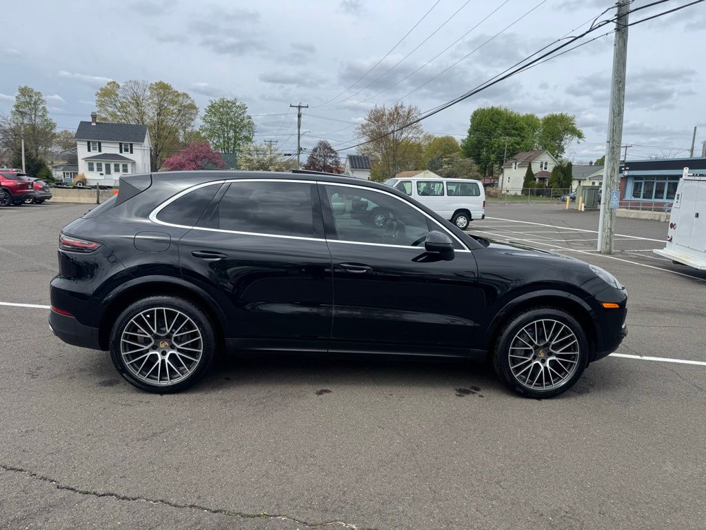 2019 Porsche Cayenne view 4