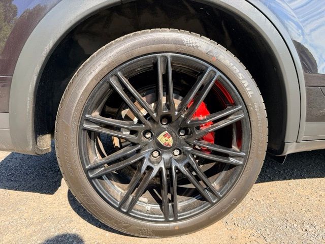 2015 Porsche Cayenne Turbo - Photo 12