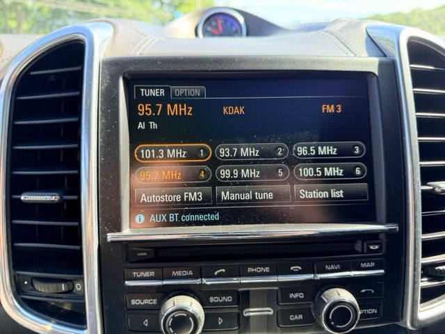 2015 Porsche Cayenne Turbo - Photo 18