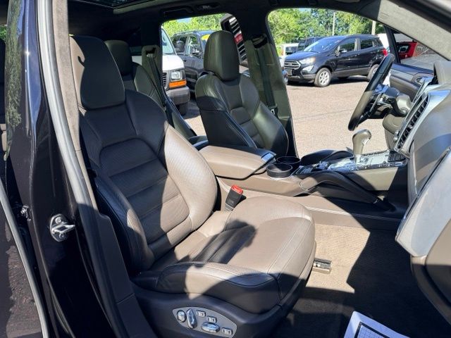 2015 Porsche Cayenne Turbo - Photo 25