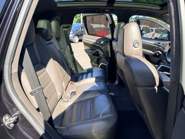 2015 Porsche Cayenne Turbo - Photo 28