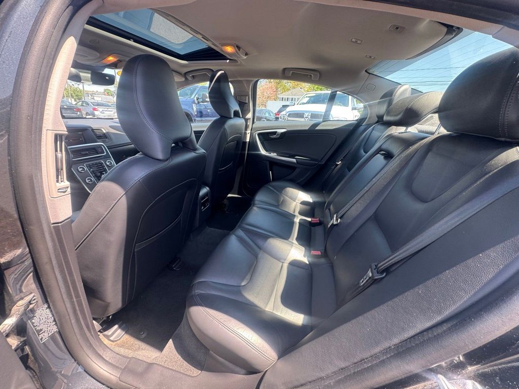 2015 Volvo S60 view 2