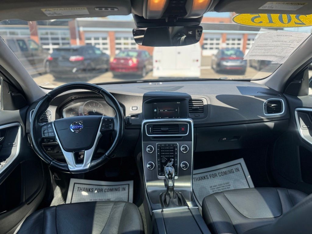 2015 Volvo S60 view 4