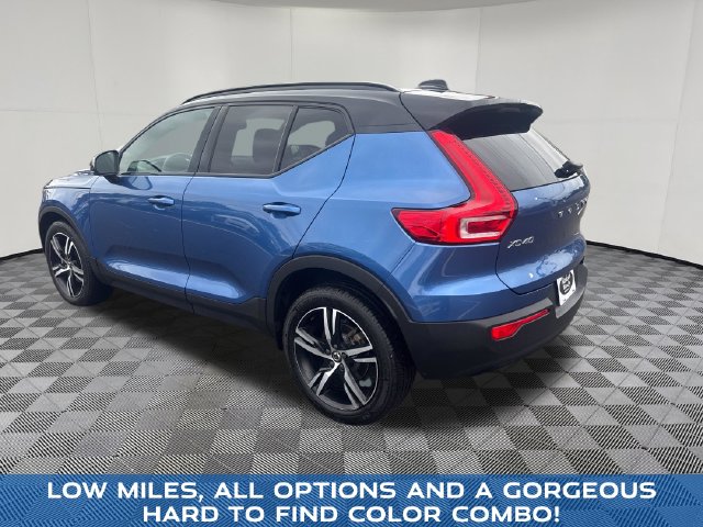 2021 Volvo XC40 view 4