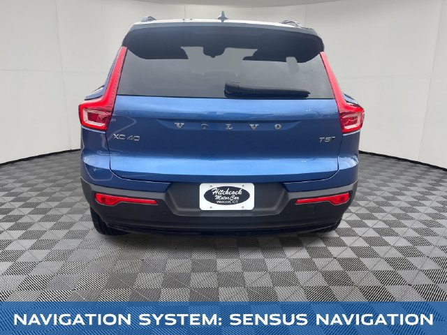 2021 Volvo XC40 view 5