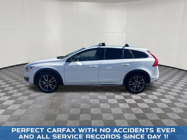 2018 Volvo V60 Cross Country view 3