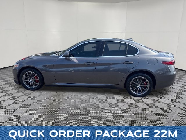 2018 Alfa Romeo Giulia view 3