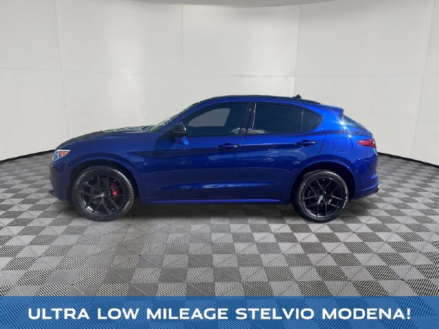 2020 Alfa Romeo Stelvio view 3
