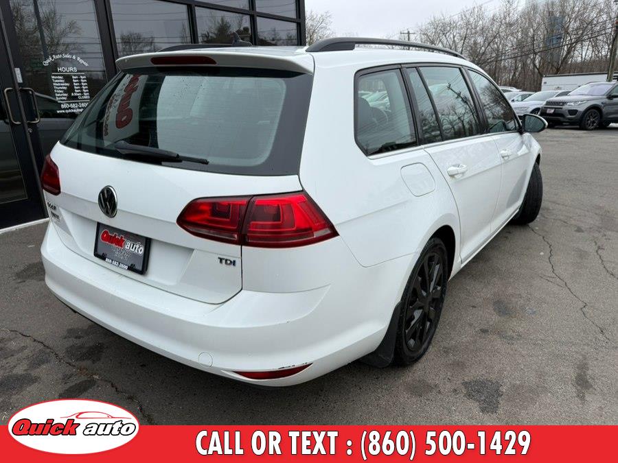 2015 Volkswagen Golf SportWagen view 4